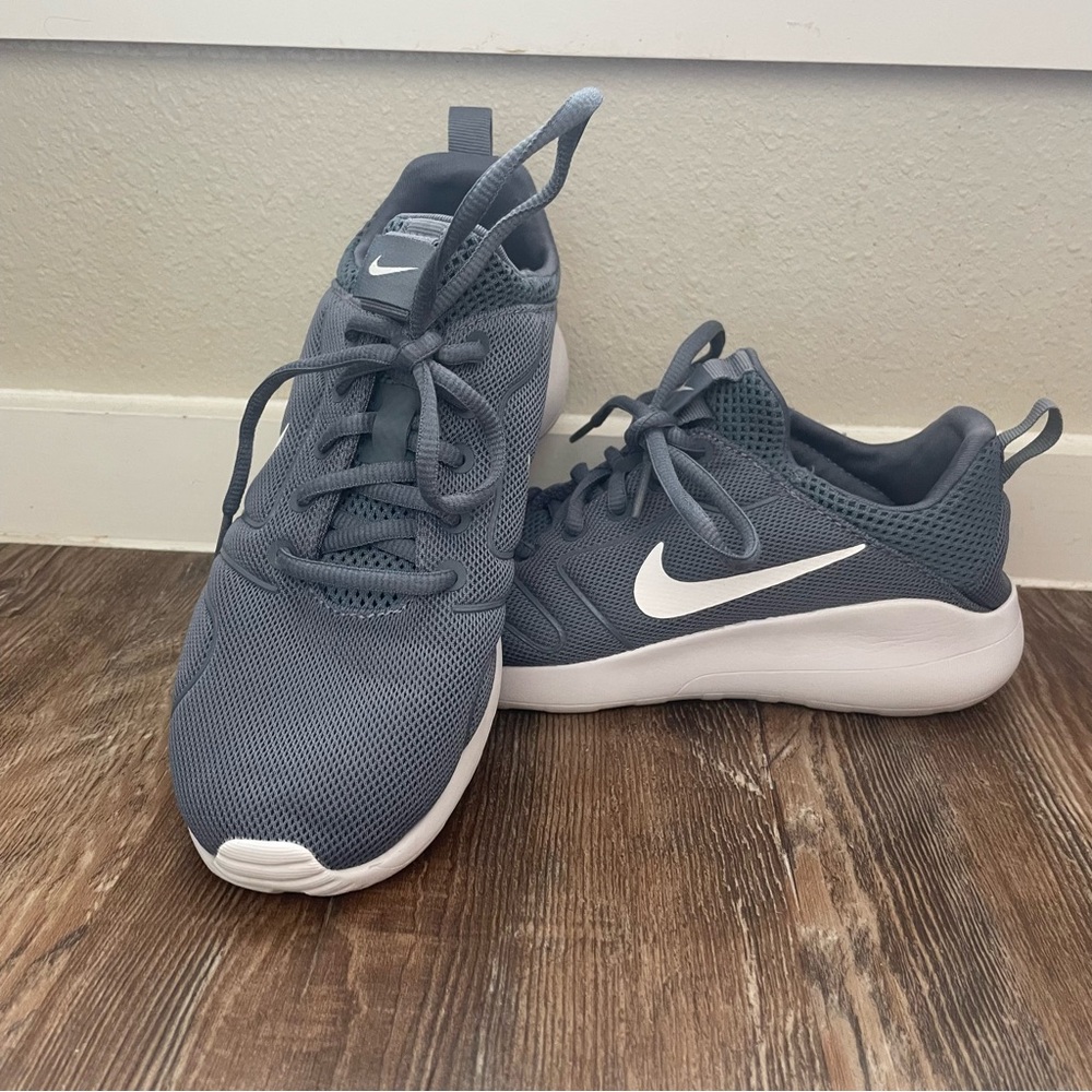 Nike Women's Kaishi 2.0 Navy Blue and White Running Shoe Tennis Shoe Size 7